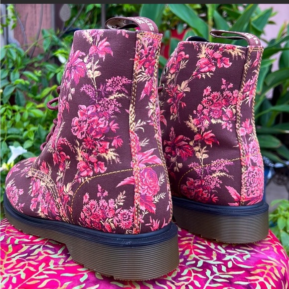 New Dr. Martens Cherry Red Victorian Floral Toile de Jouy Boots - Picture 5 of 16